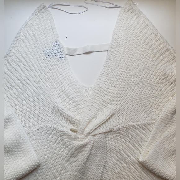 M Open Back Sweater w Knot - Picture 4 of 10